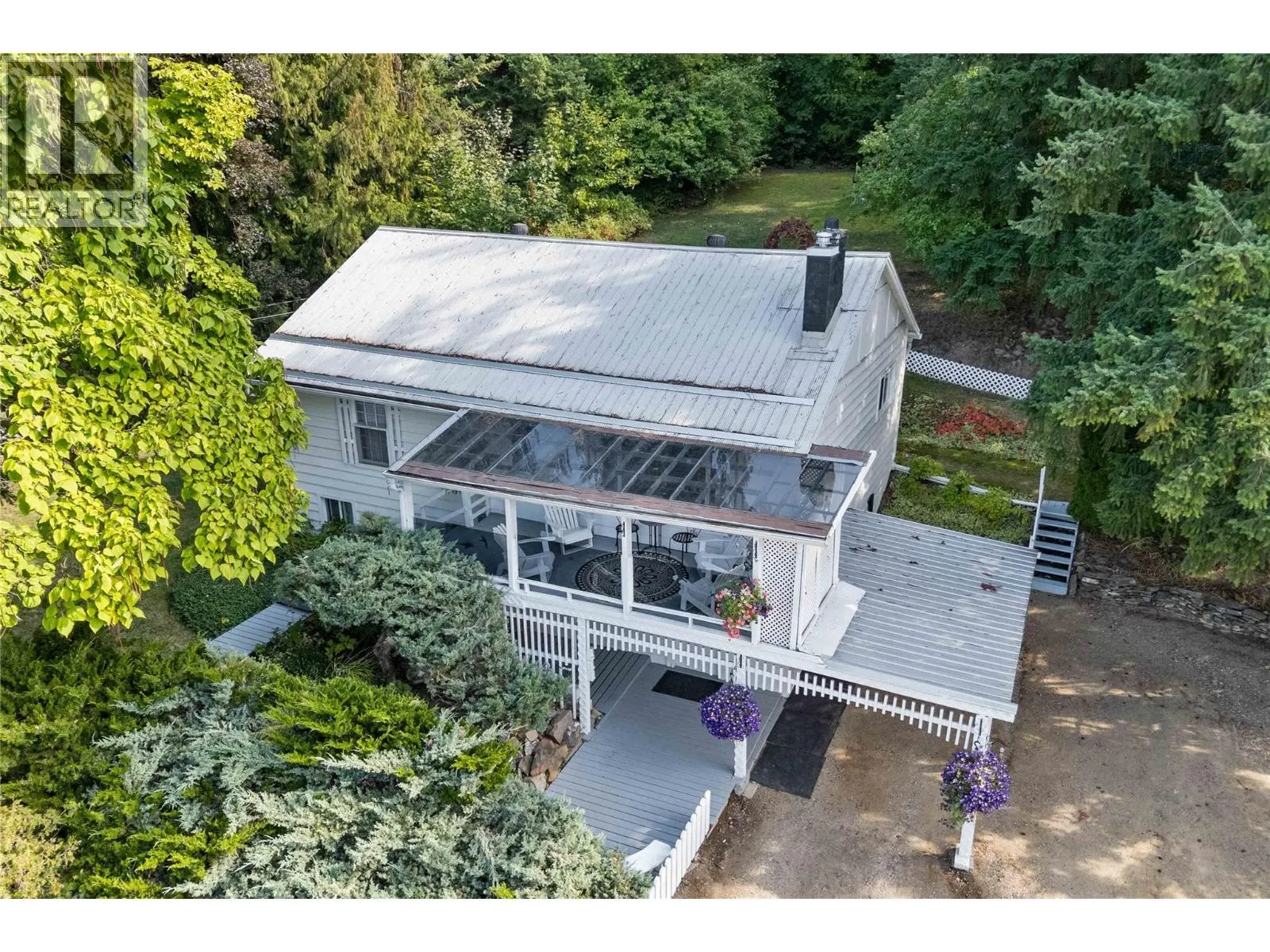 1430 Lakeshore Road NE