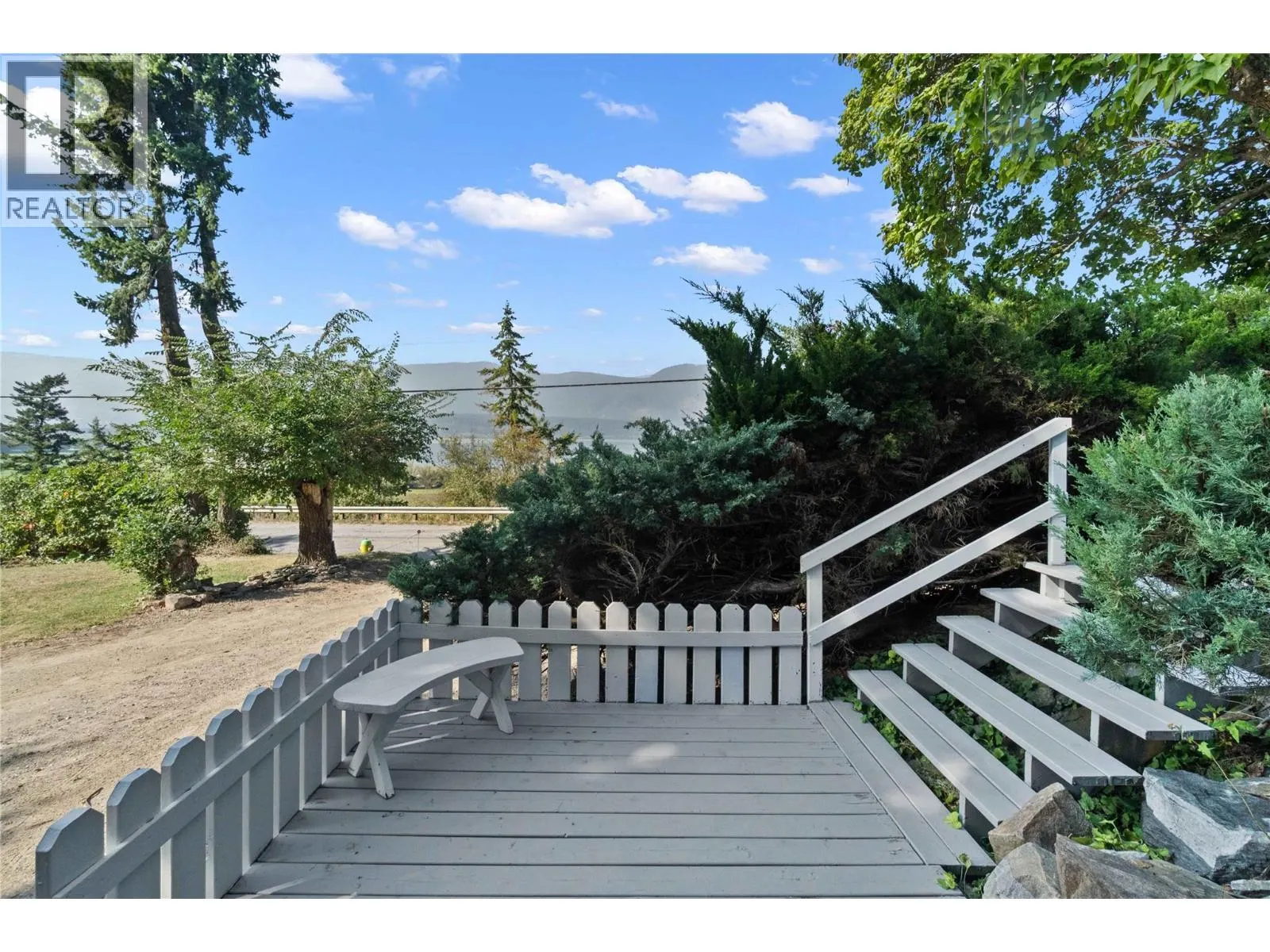 1430 Lakeshore Road NE