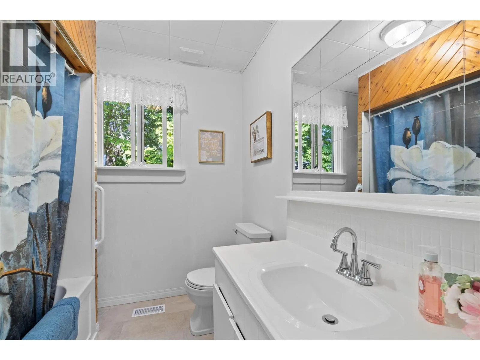 1430 Lakeshore Road NE