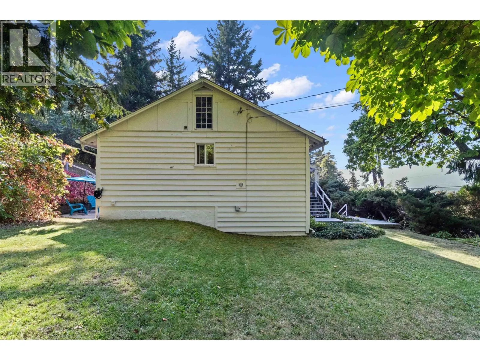 1430 Lakeshore Road NE