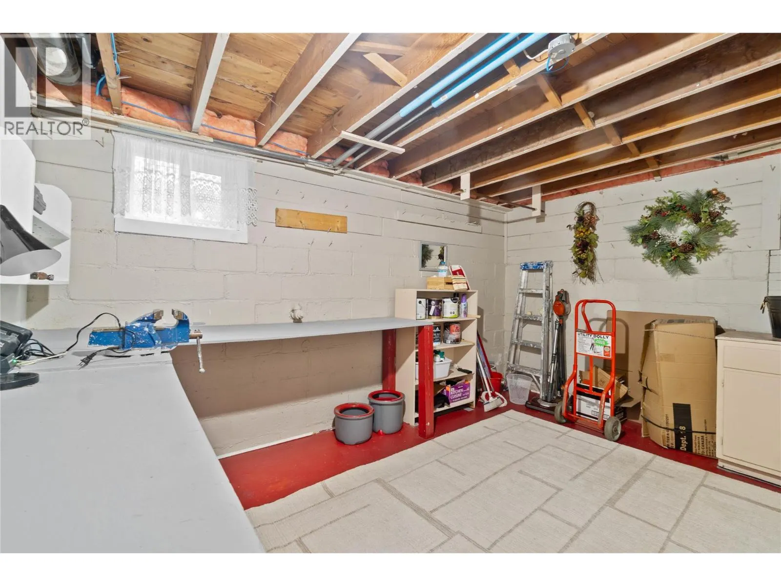 1430 Lakeshore Road NE