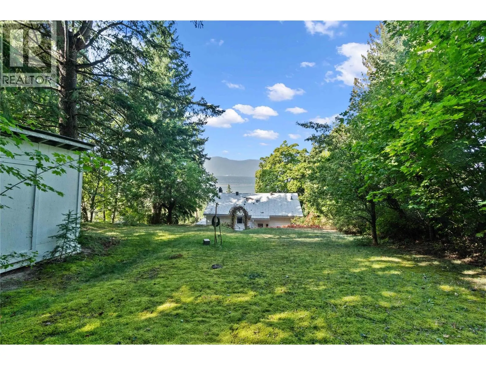 1430 Lakeshore Road NE