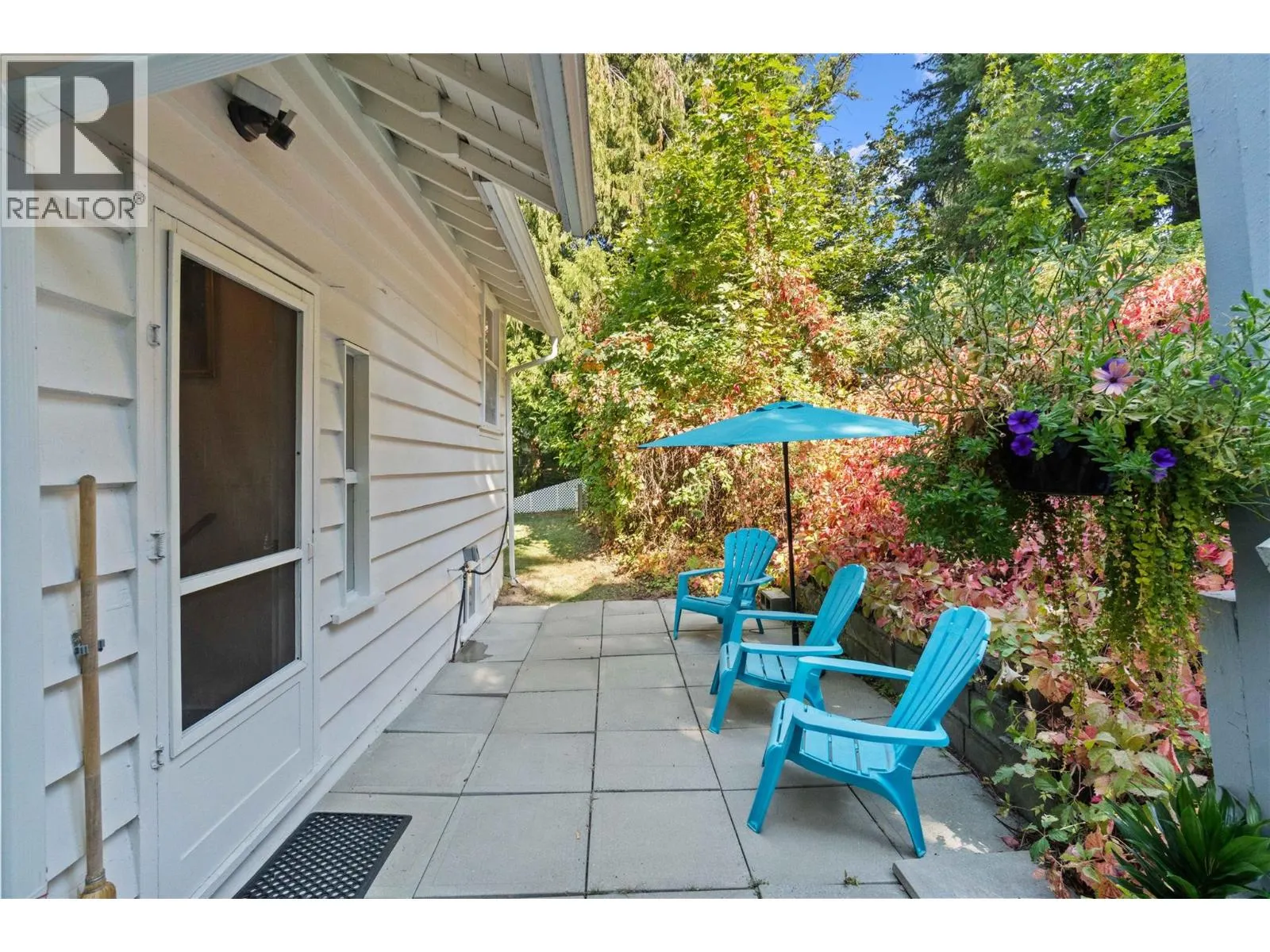 1430 Lakeshore Road NE