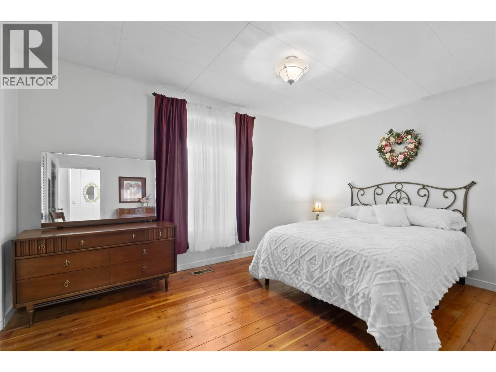 1430 Lakeshore Road NE