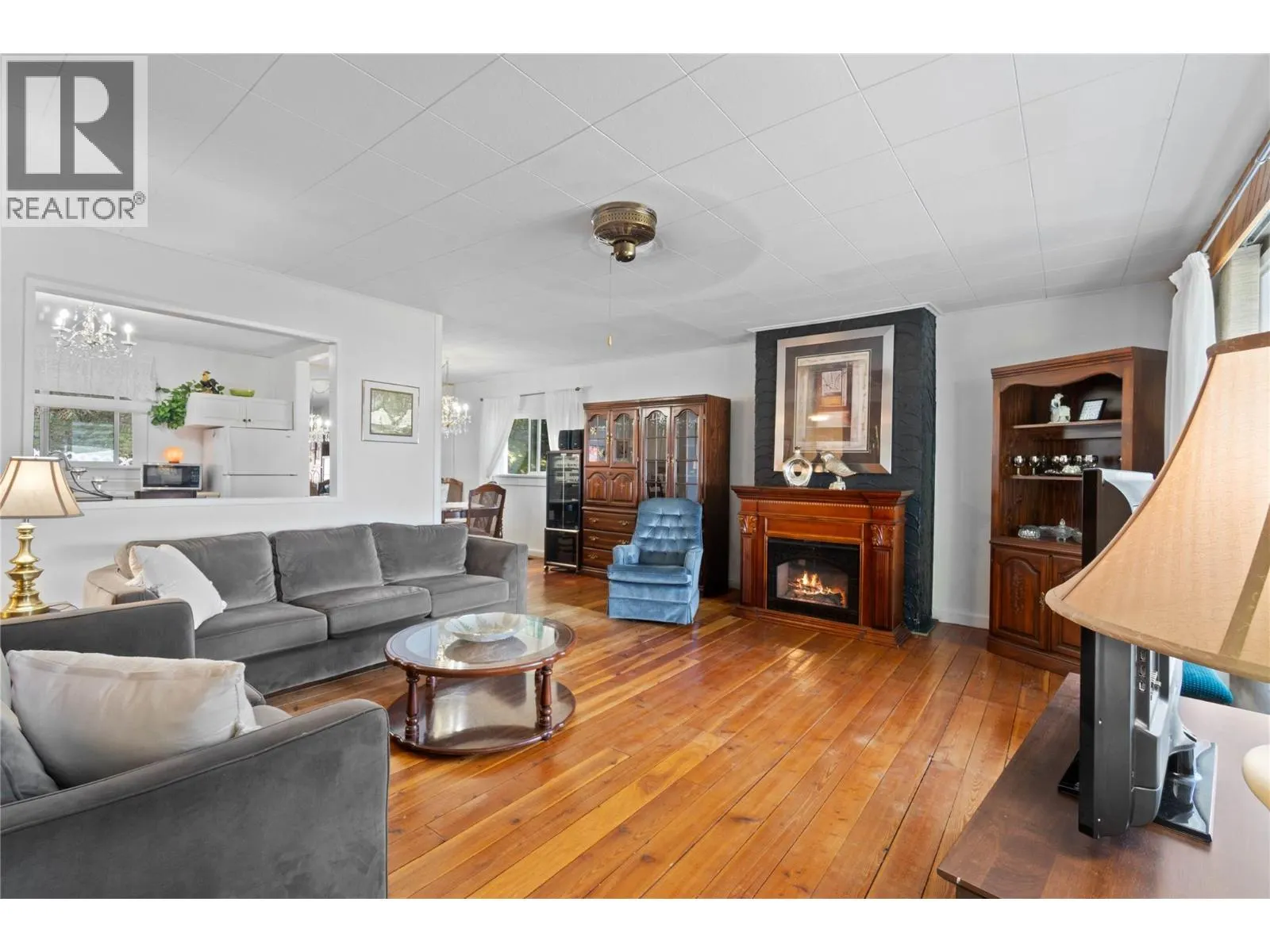 1430 Lakeshore Road NE