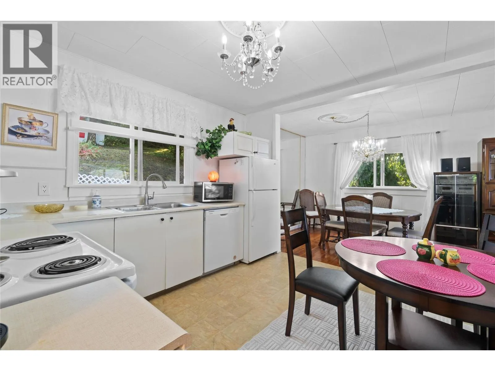 1430 Lakeshore Road NE