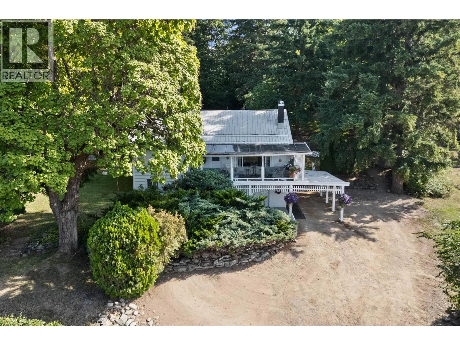 1430 Lakeshore Road NE