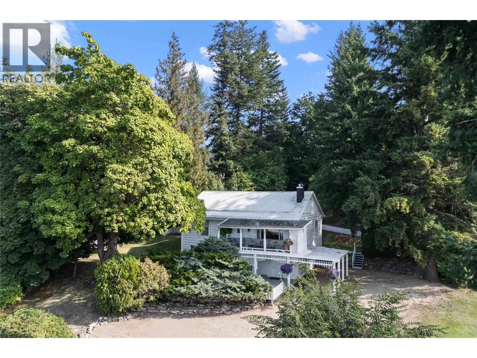 1430 Lakeshore Road NE