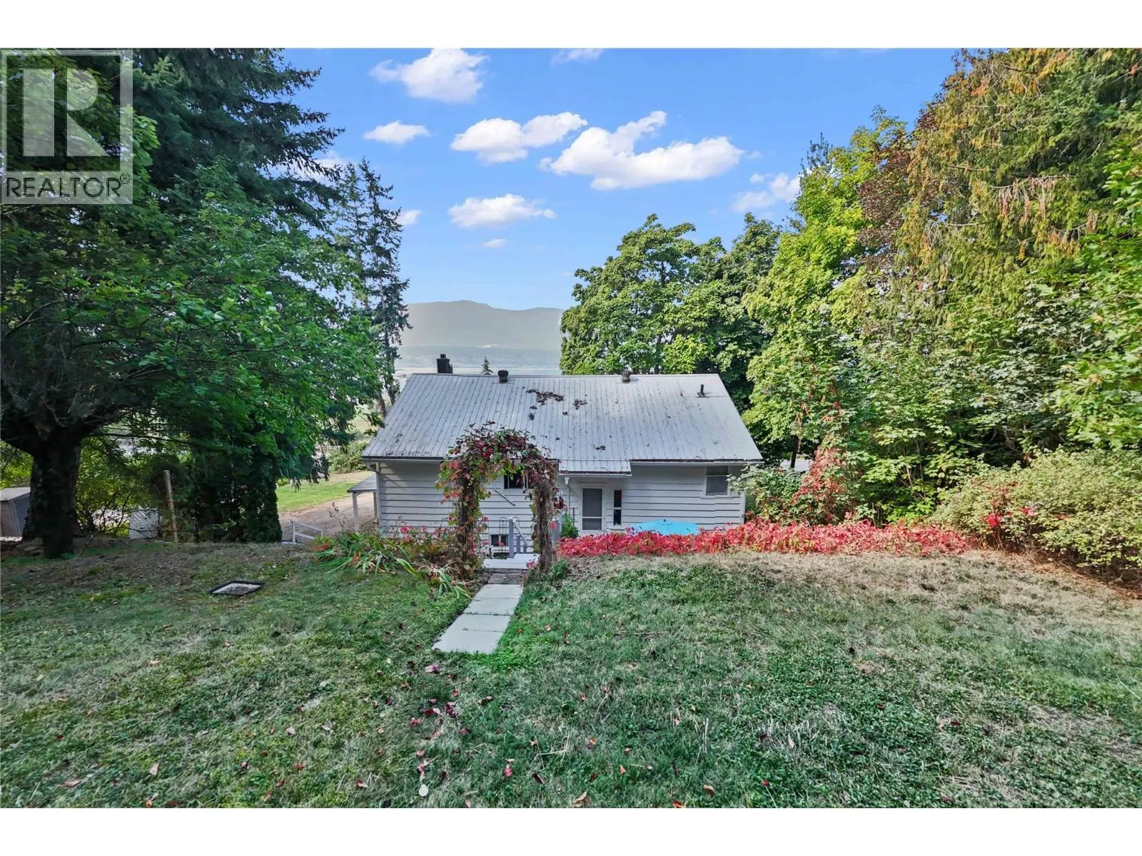 1430 Lakeshore Road NE