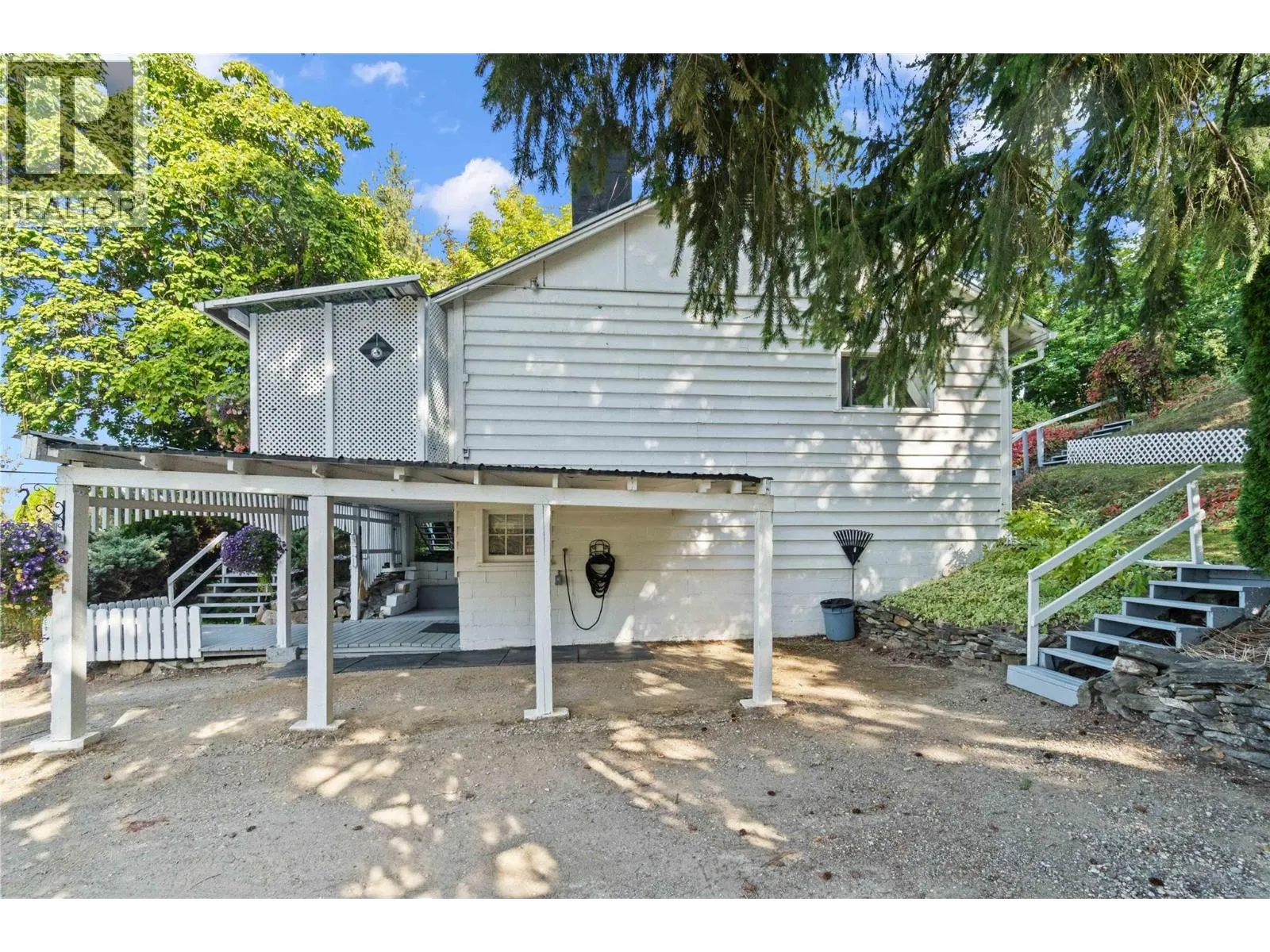 1430 Lakeshore Road NE