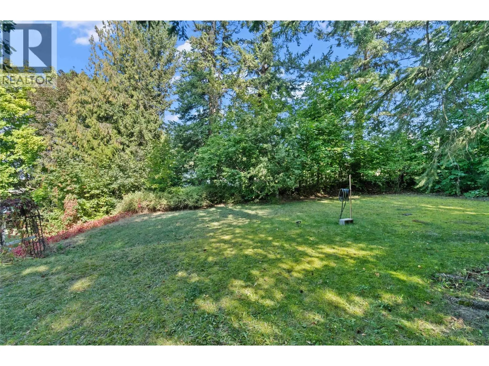 1430 Lakeshore Road NE
