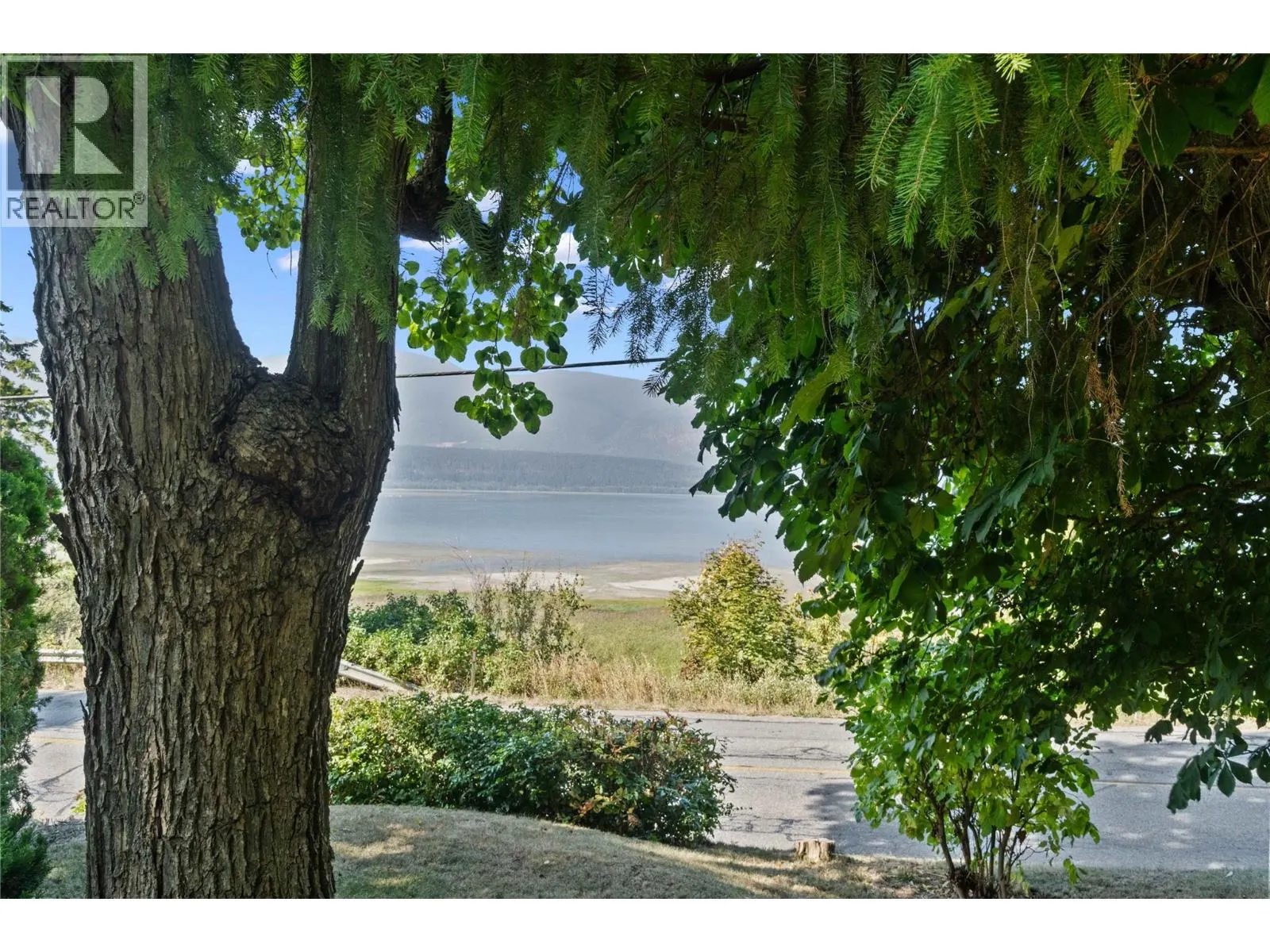 1430 Lakeshore Road NE