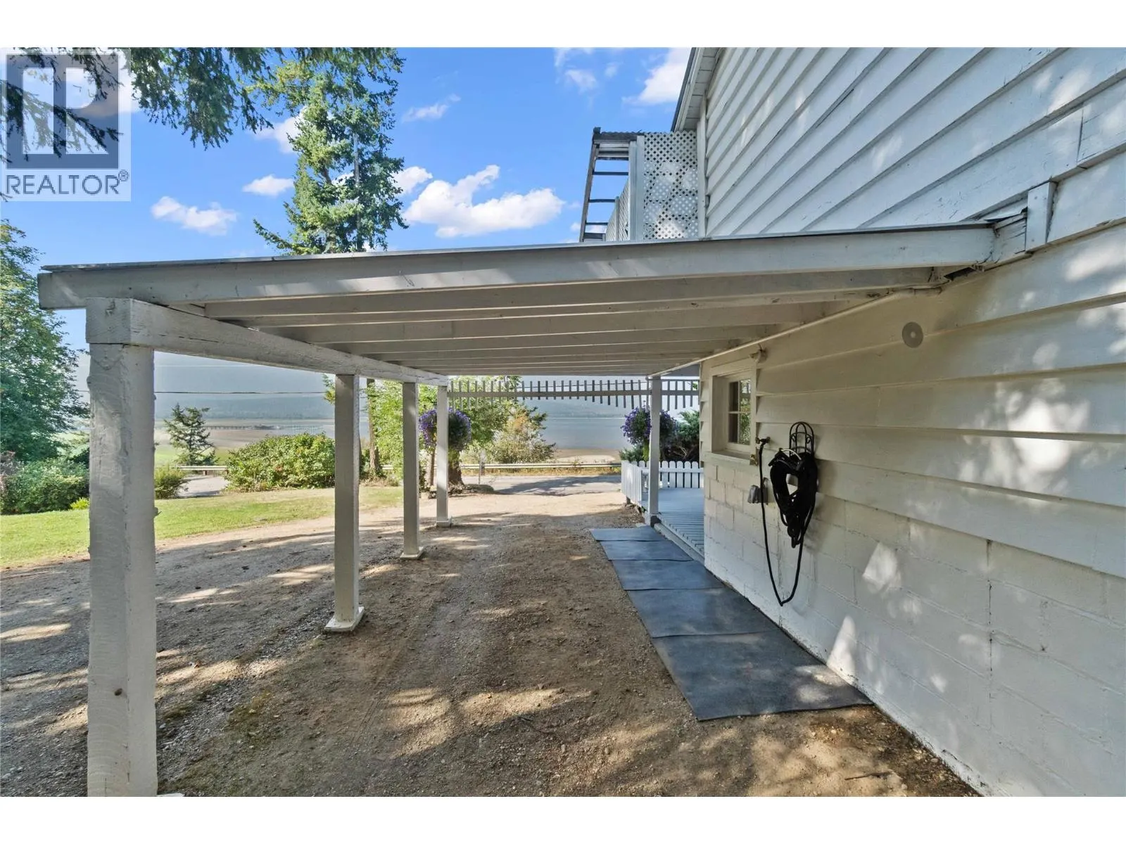 1430 Lakeshore Road NE