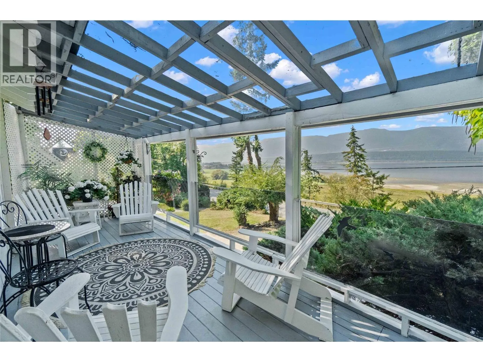 1430 Lakeshore Road NE