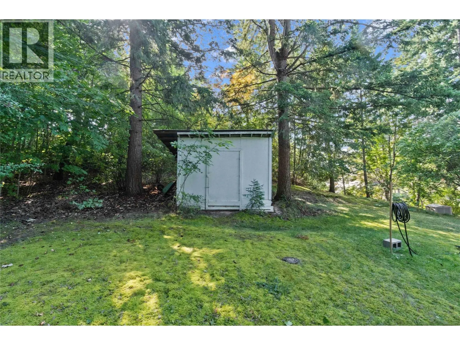 1430 Lakeshore Road NE