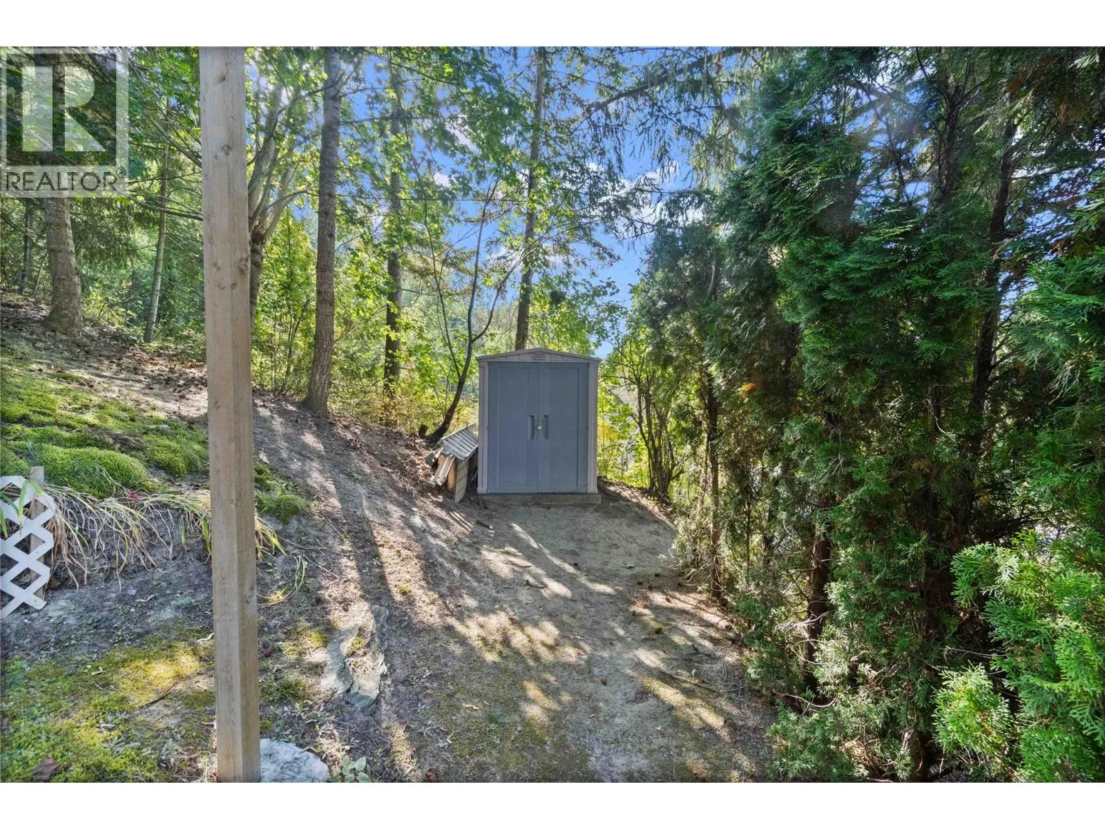 1430 Lakeshore Road NE