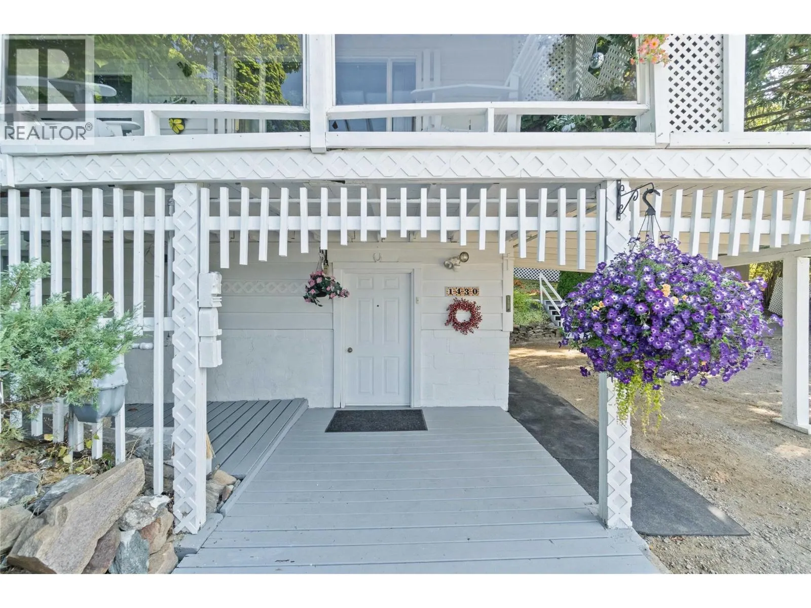 1430 Lakeshore Road NE