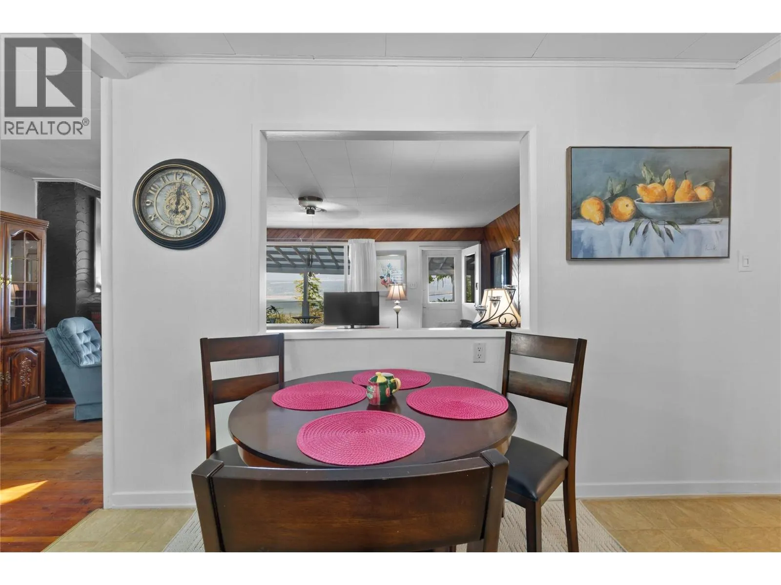 1430 Lakeshore Road NE