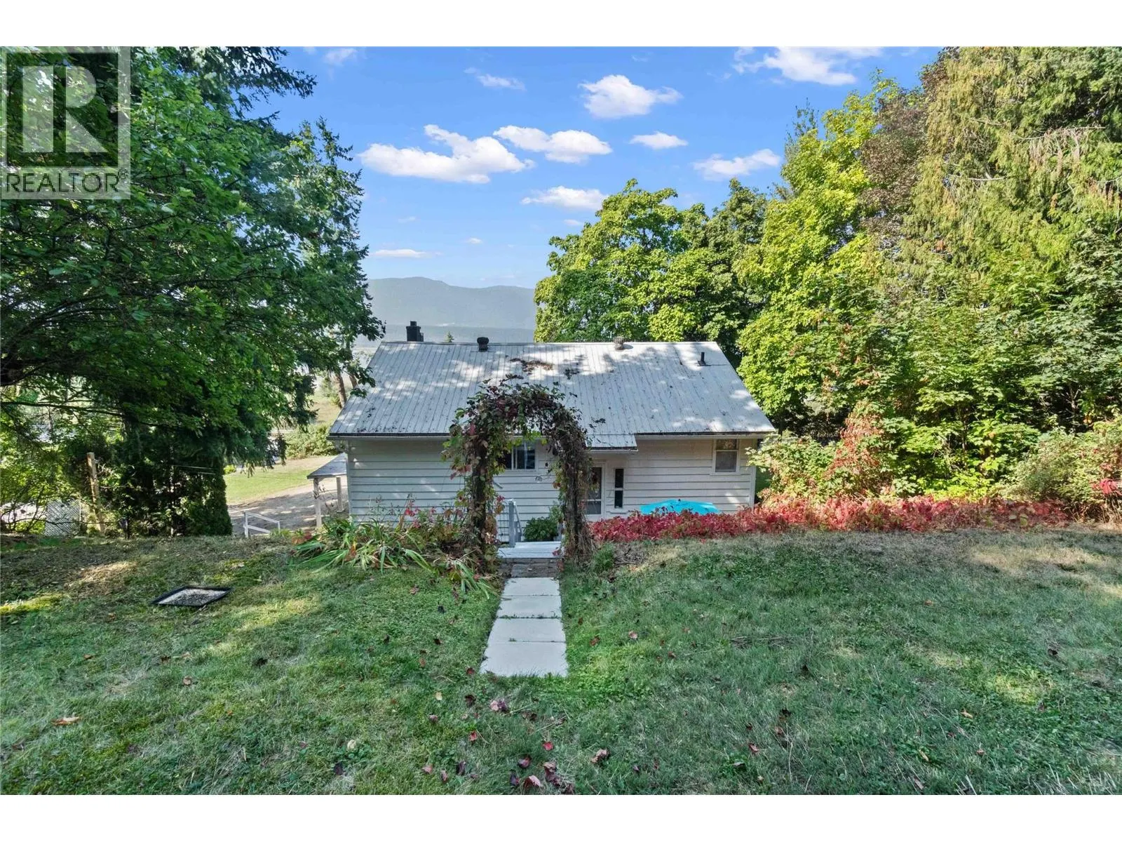 1430 Lakeshore Road NE