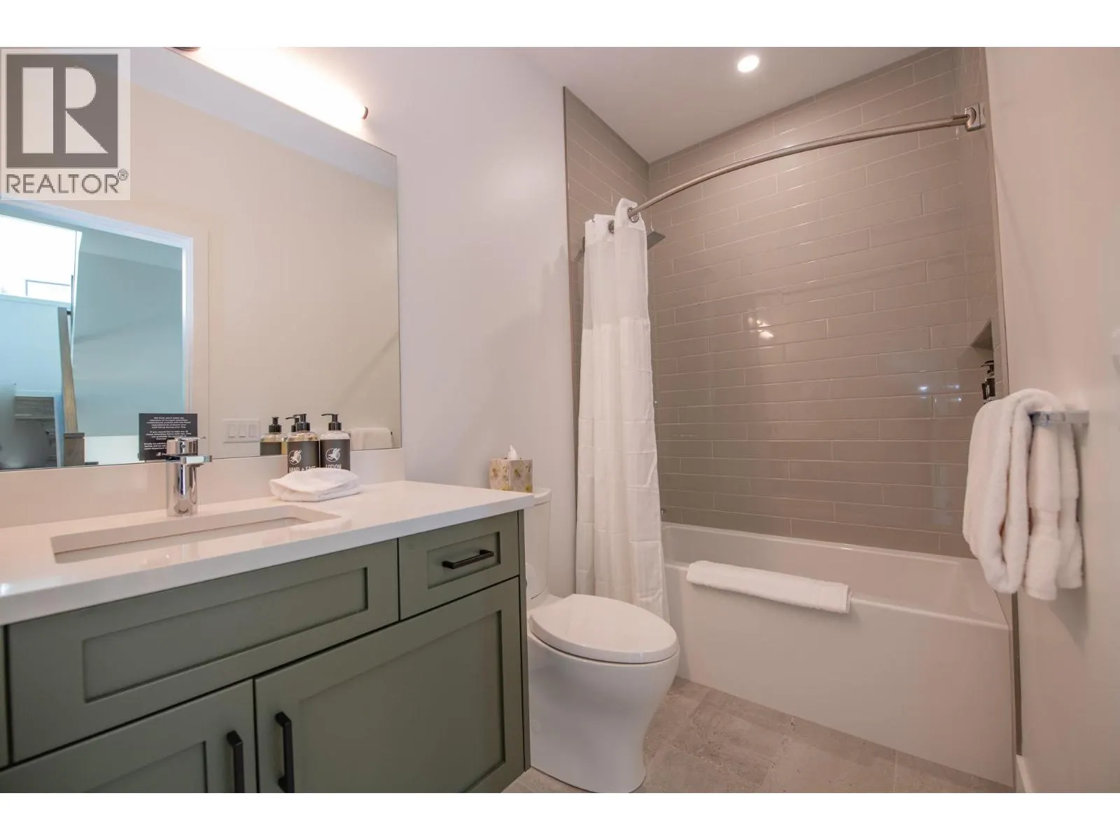105 Predator Ridge Drive Unit# 4