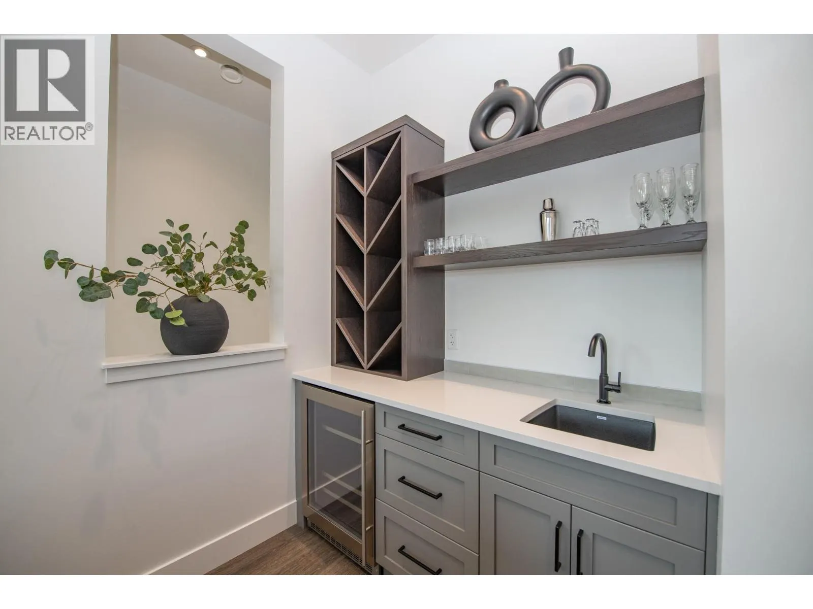105 Predator Ridge Drive Unit# 4