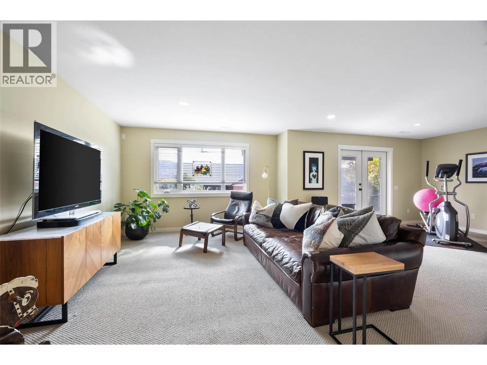 944 9TH GREEN Drive