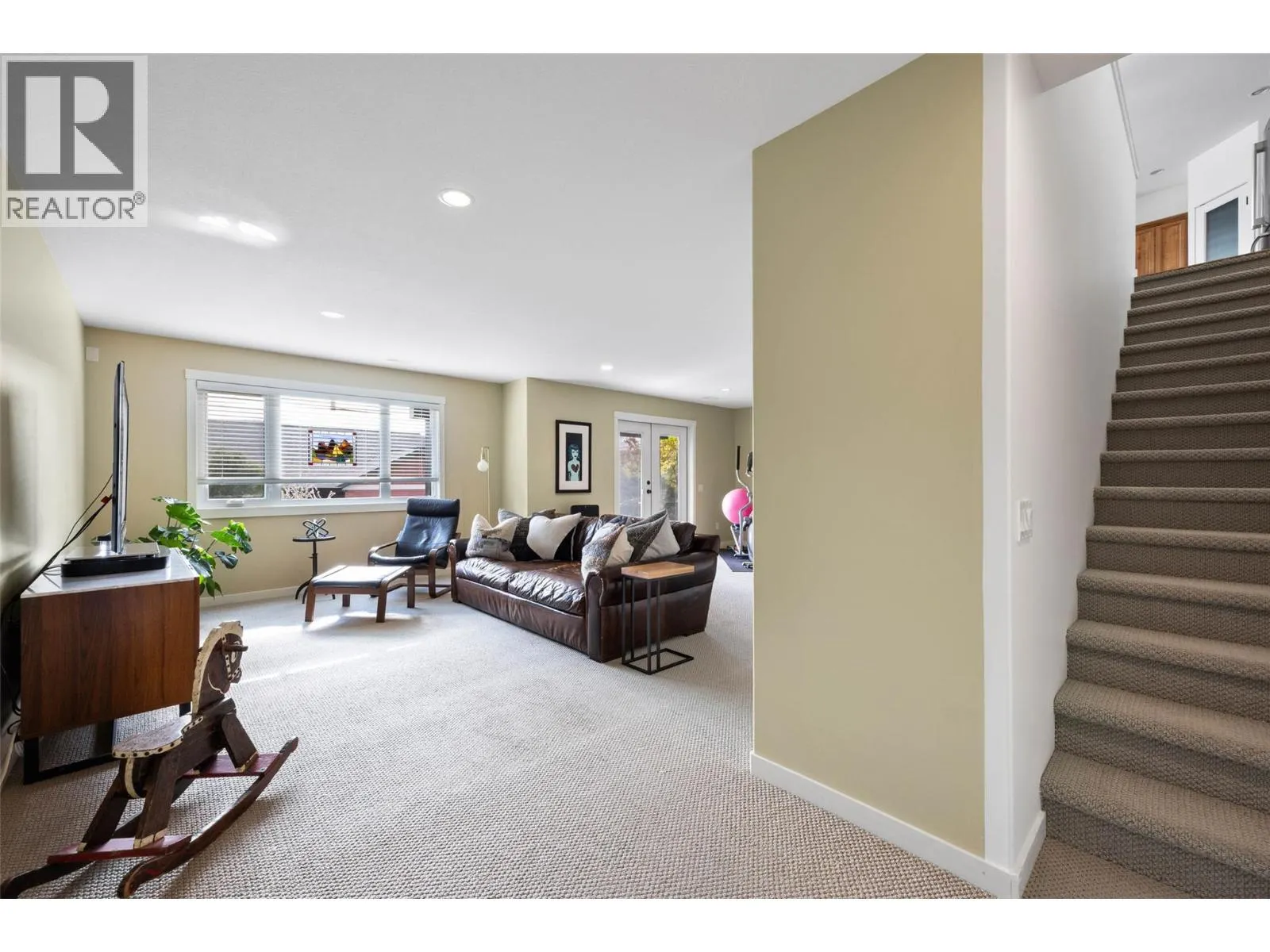 944 9TH GREEN Drive