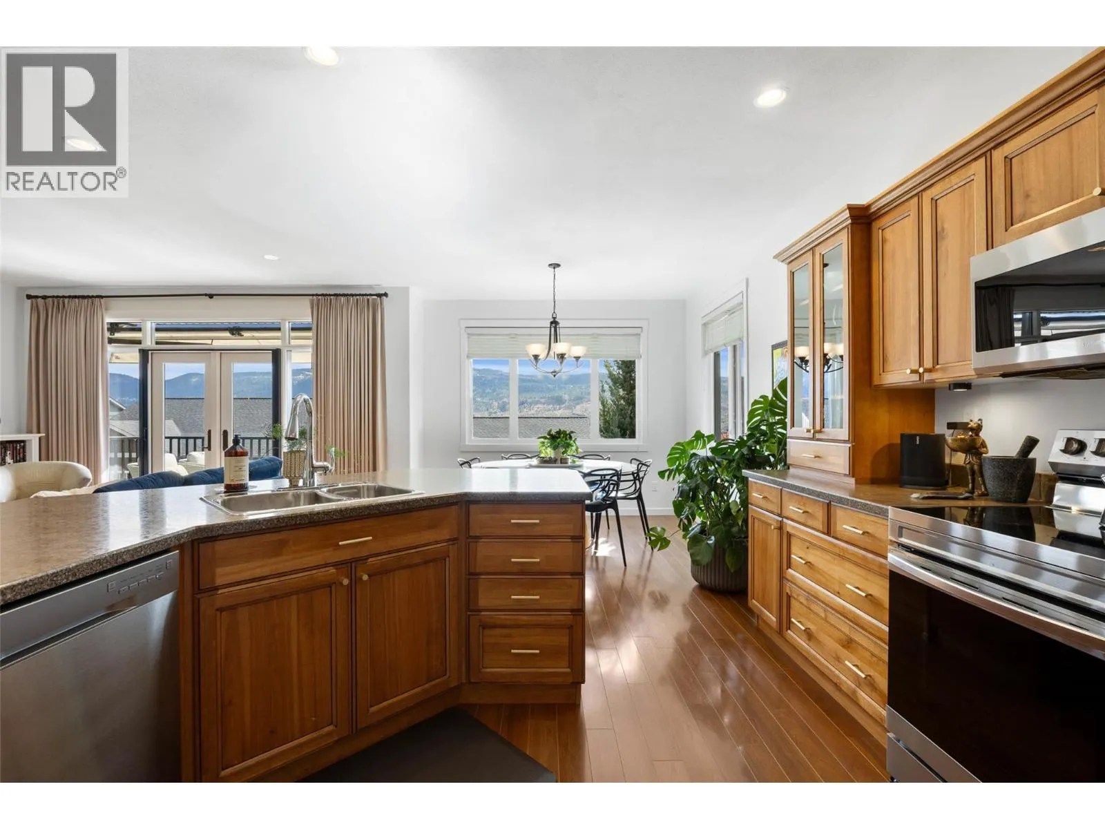 944 9TH GREEN Drive