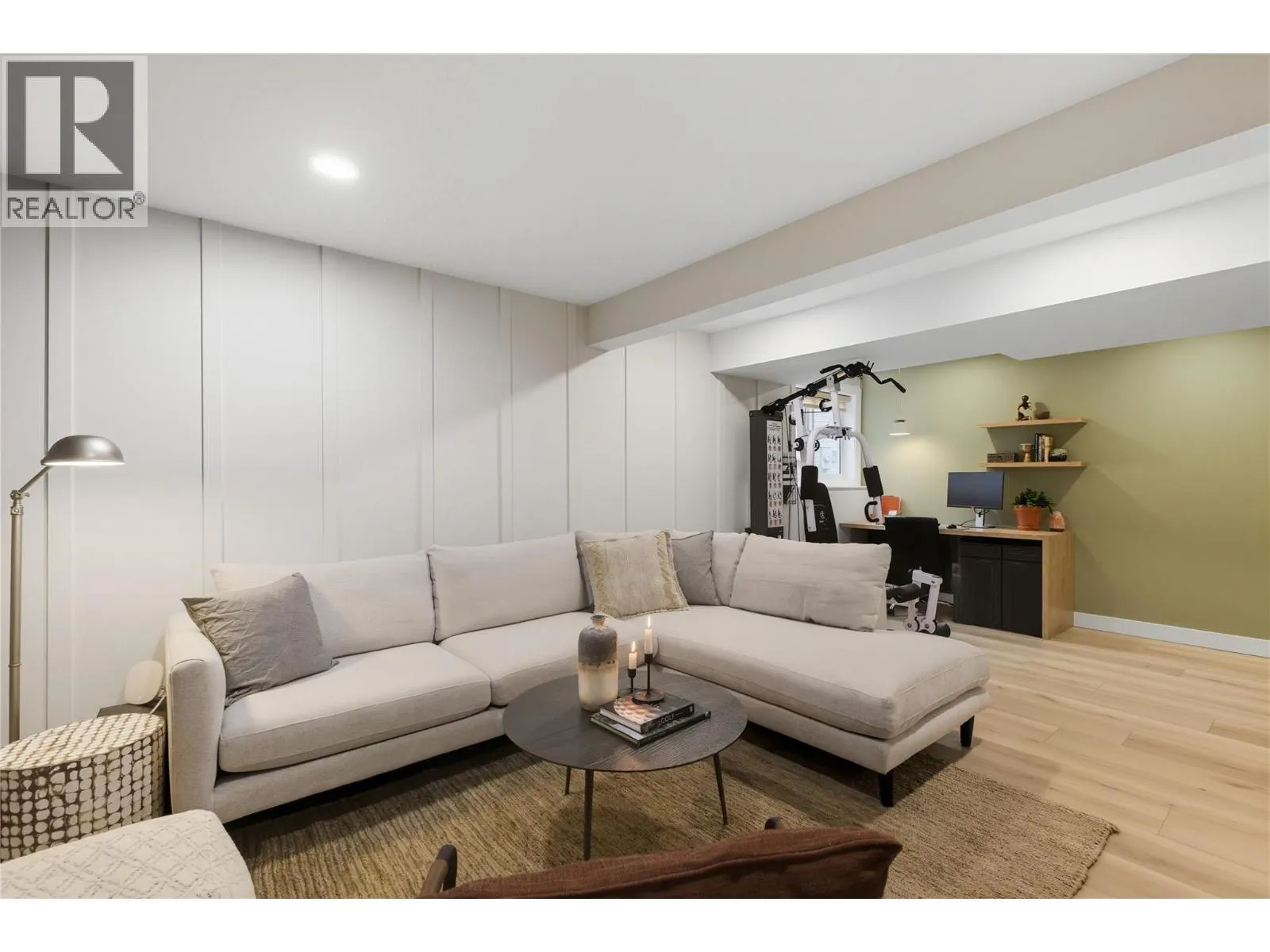 2439 DRUMMOND Court