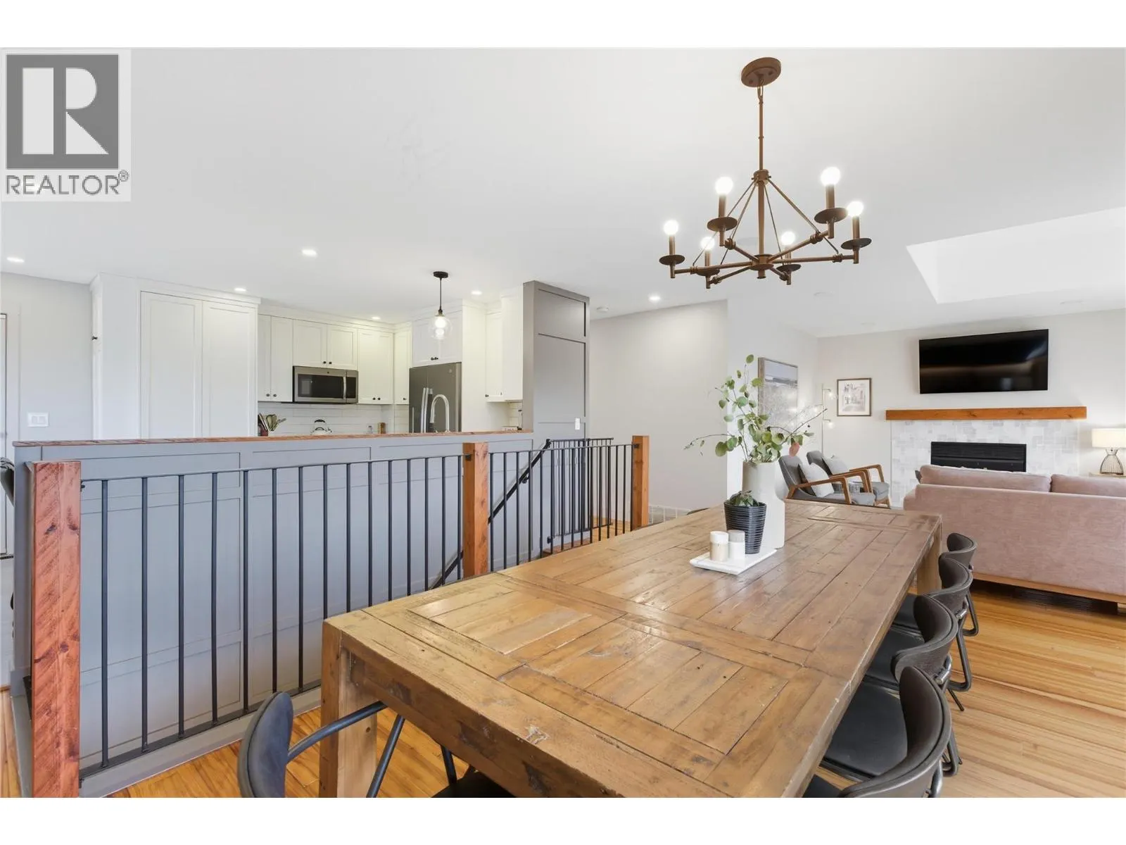 2439 DRUMMOND Court