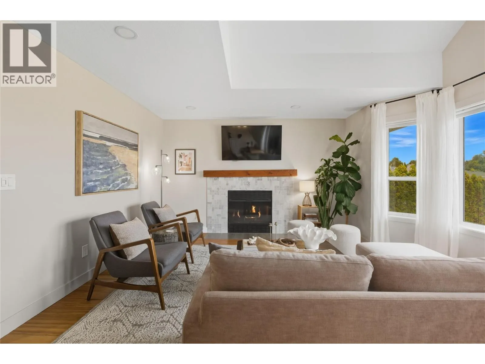 2439 DRUMMOND Court