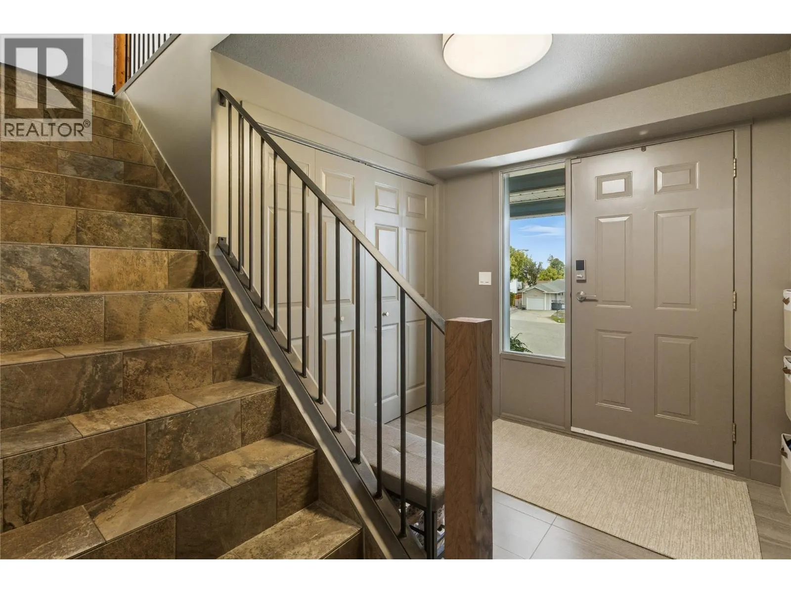 2439 DRUMMOND Court