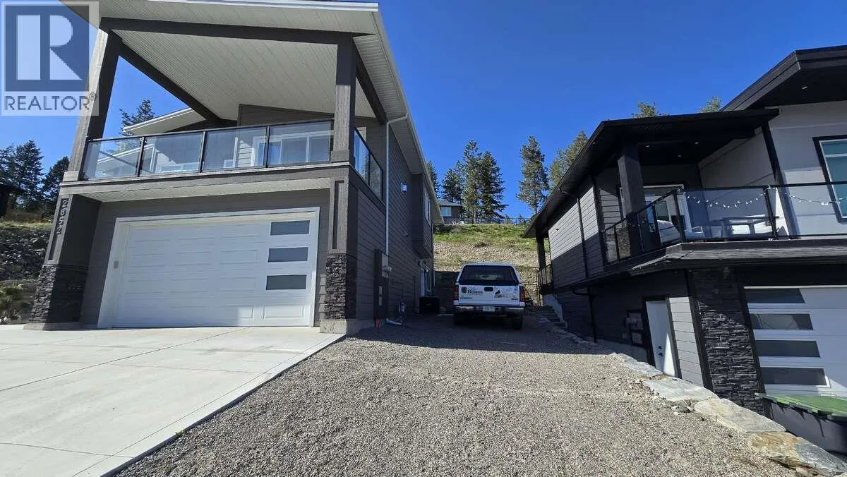 2852 Canyon Crest Drive