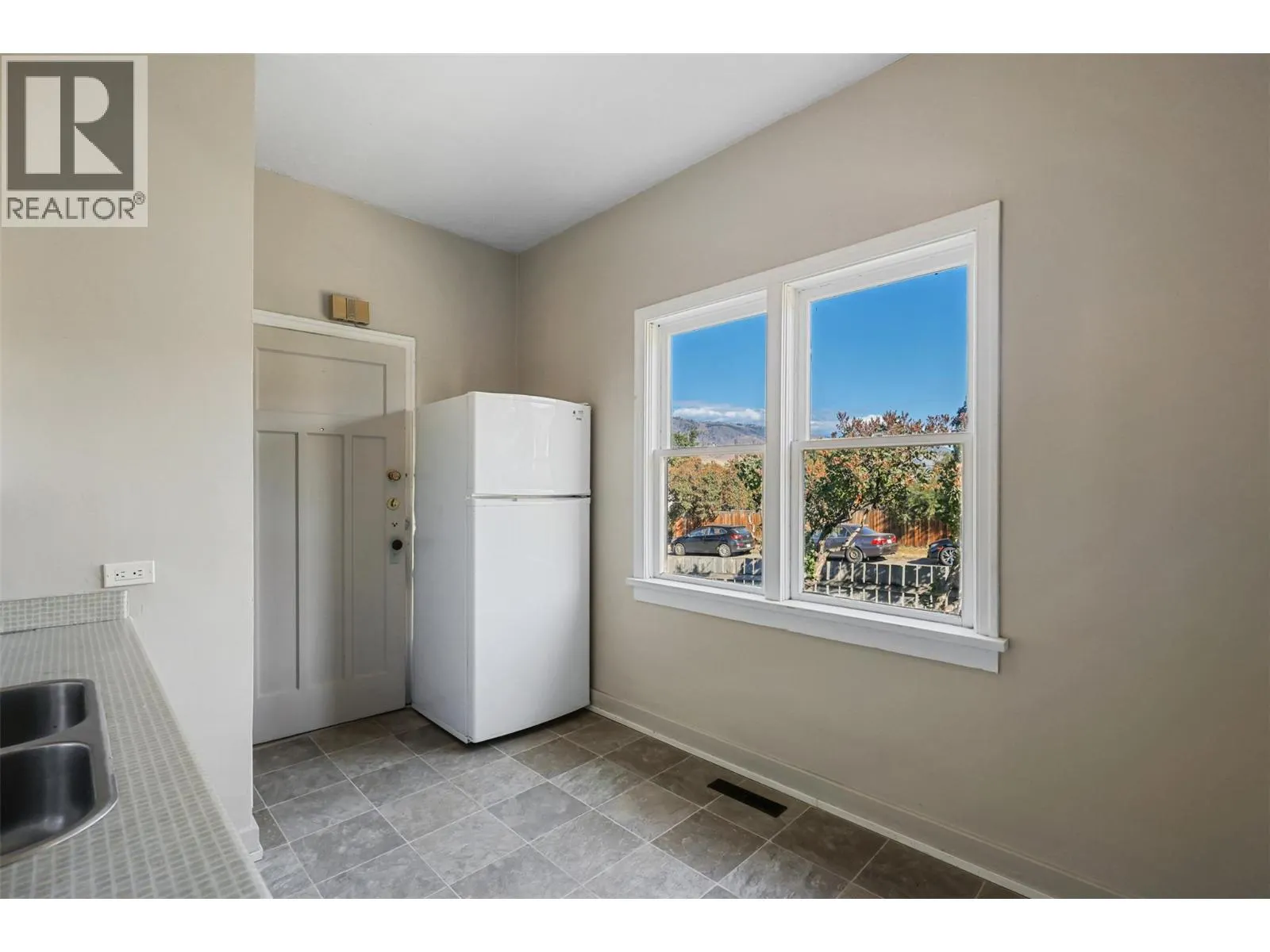 976 DOMINION Street