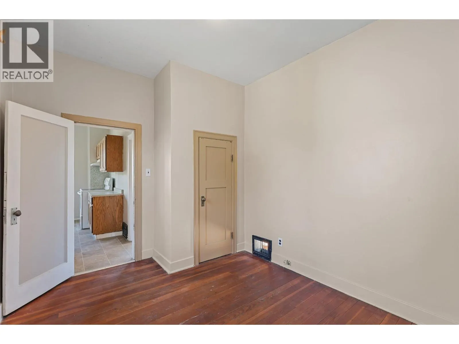 976 DOMINION Street