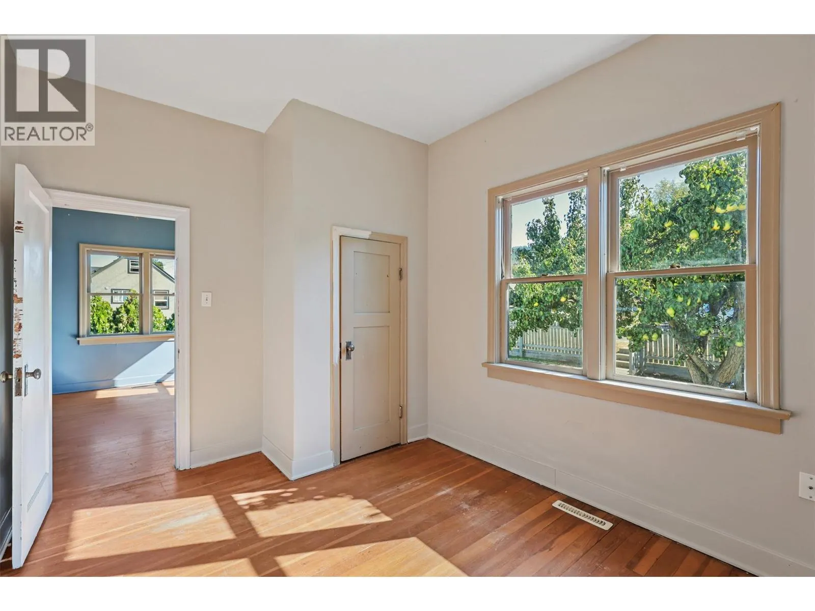 976 DOMINION Street