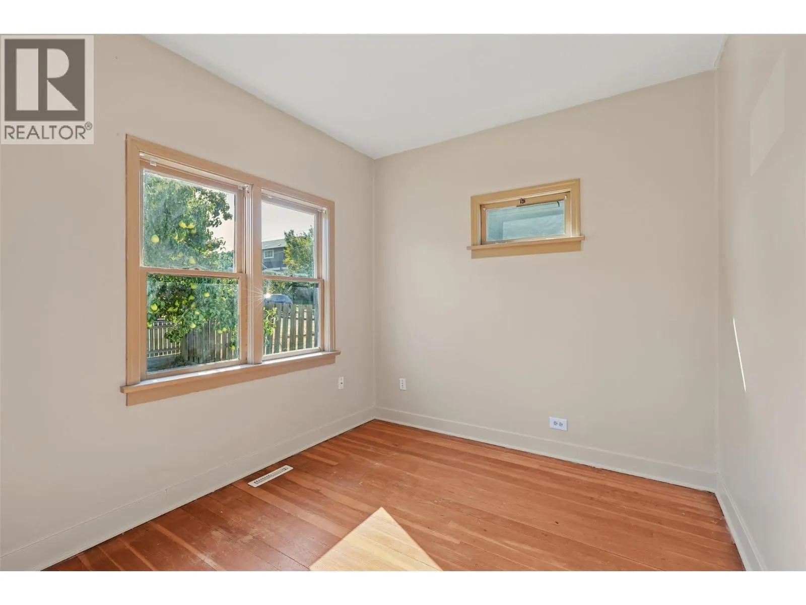 976 DOMINION Street