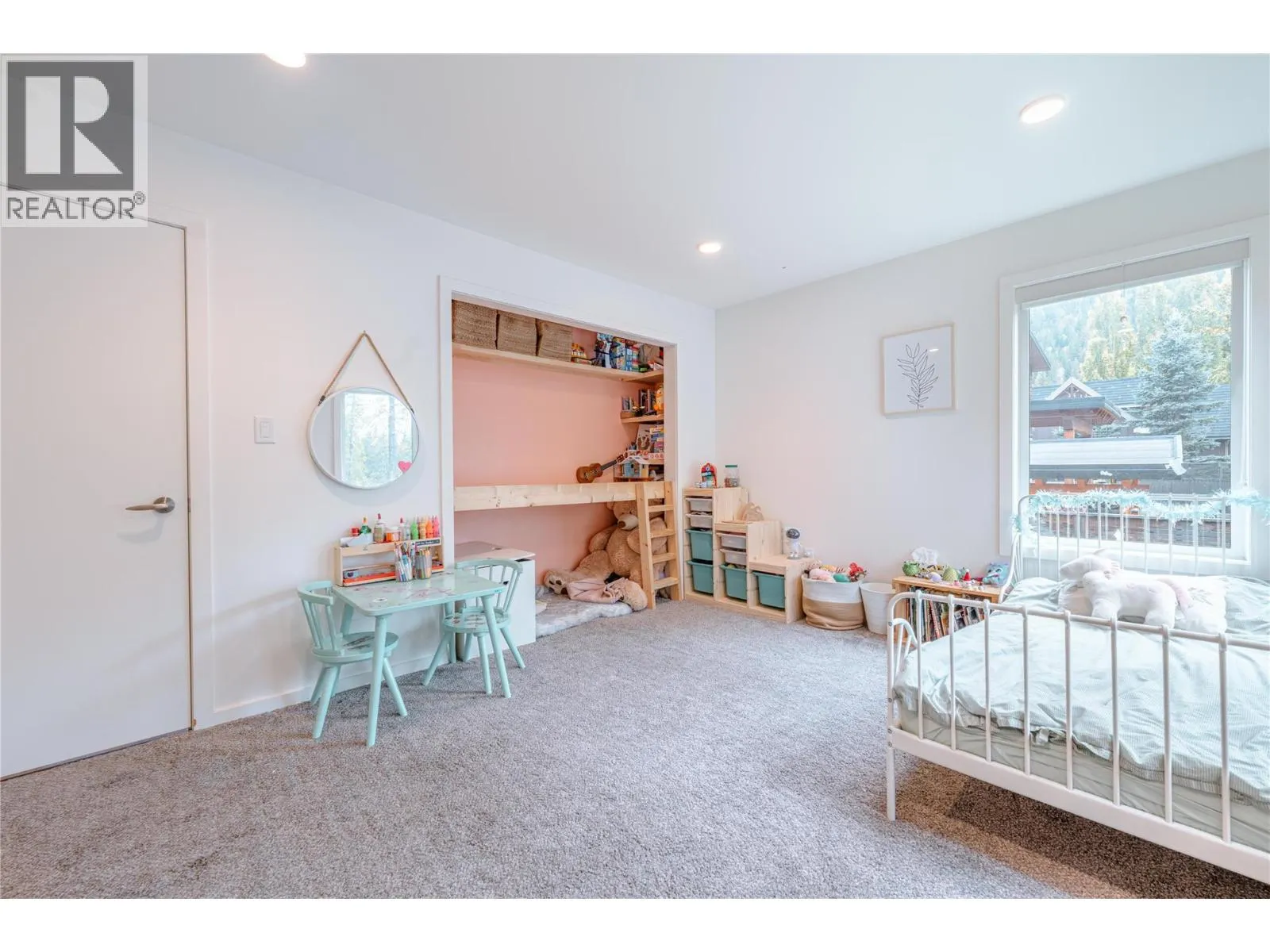 1960 Aspen Crescent