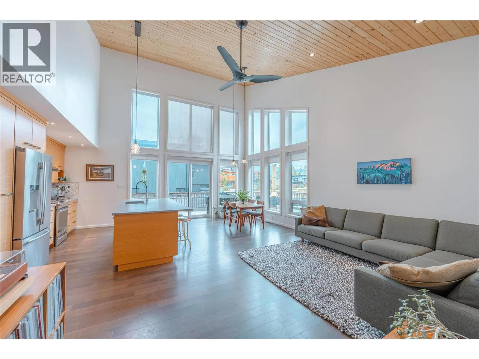 1960 Aspen Crescent
