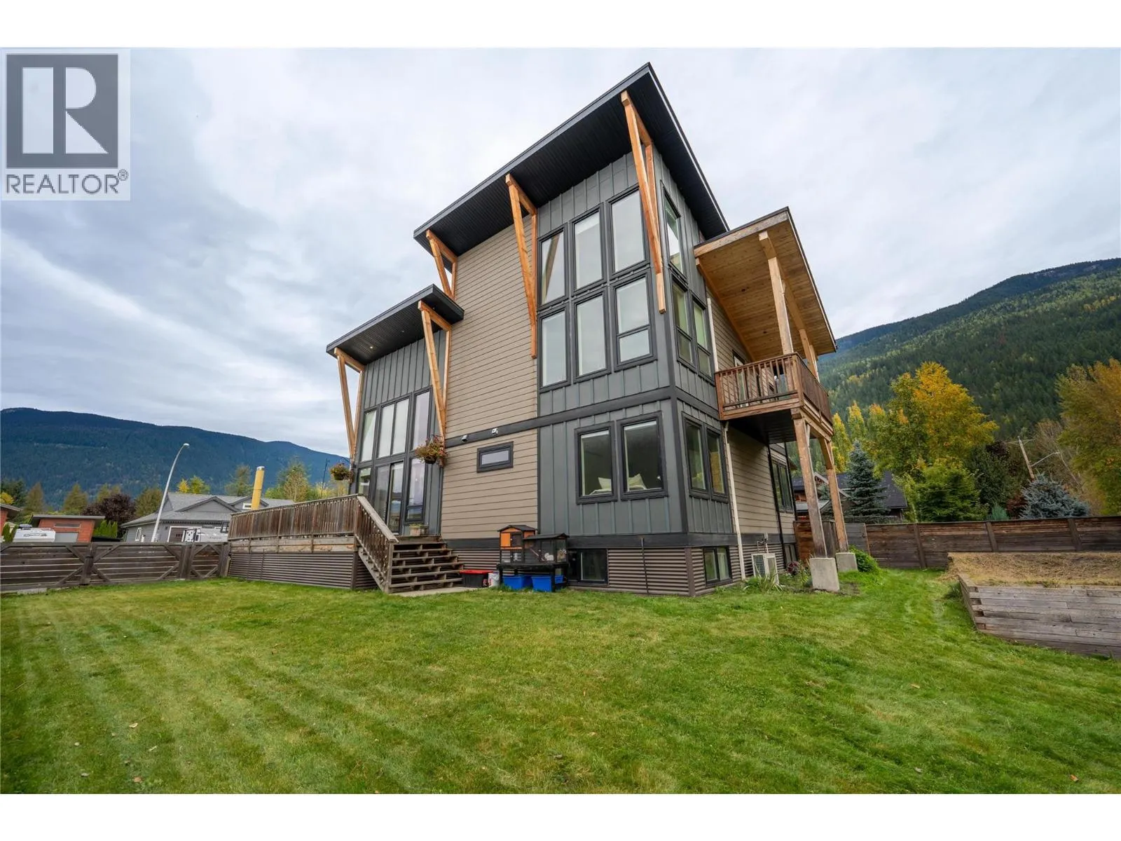 1960 Aspen Crescent