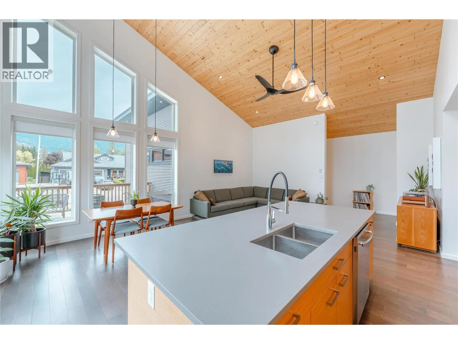 1960 Aspen Crescent