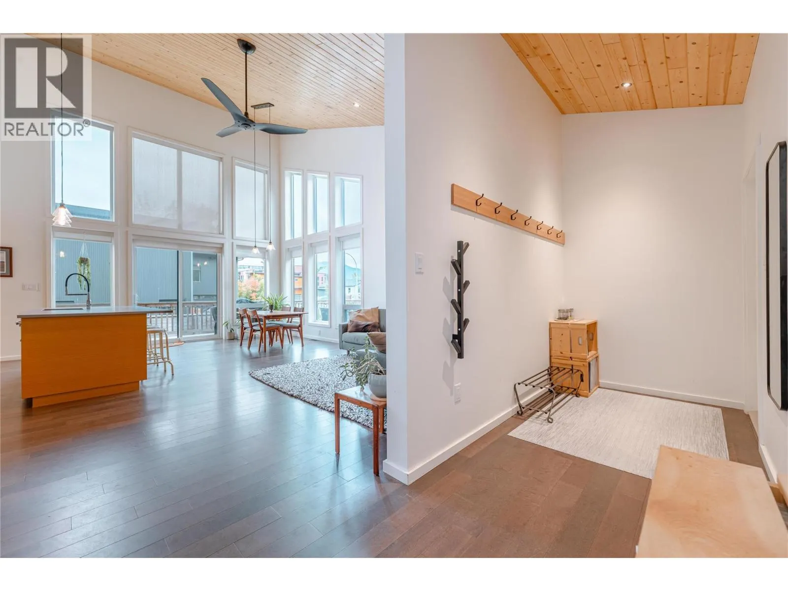 1960 Aspen Crescent