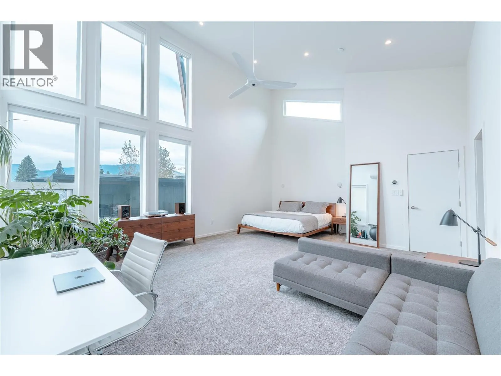 1960 Aspen Crescent