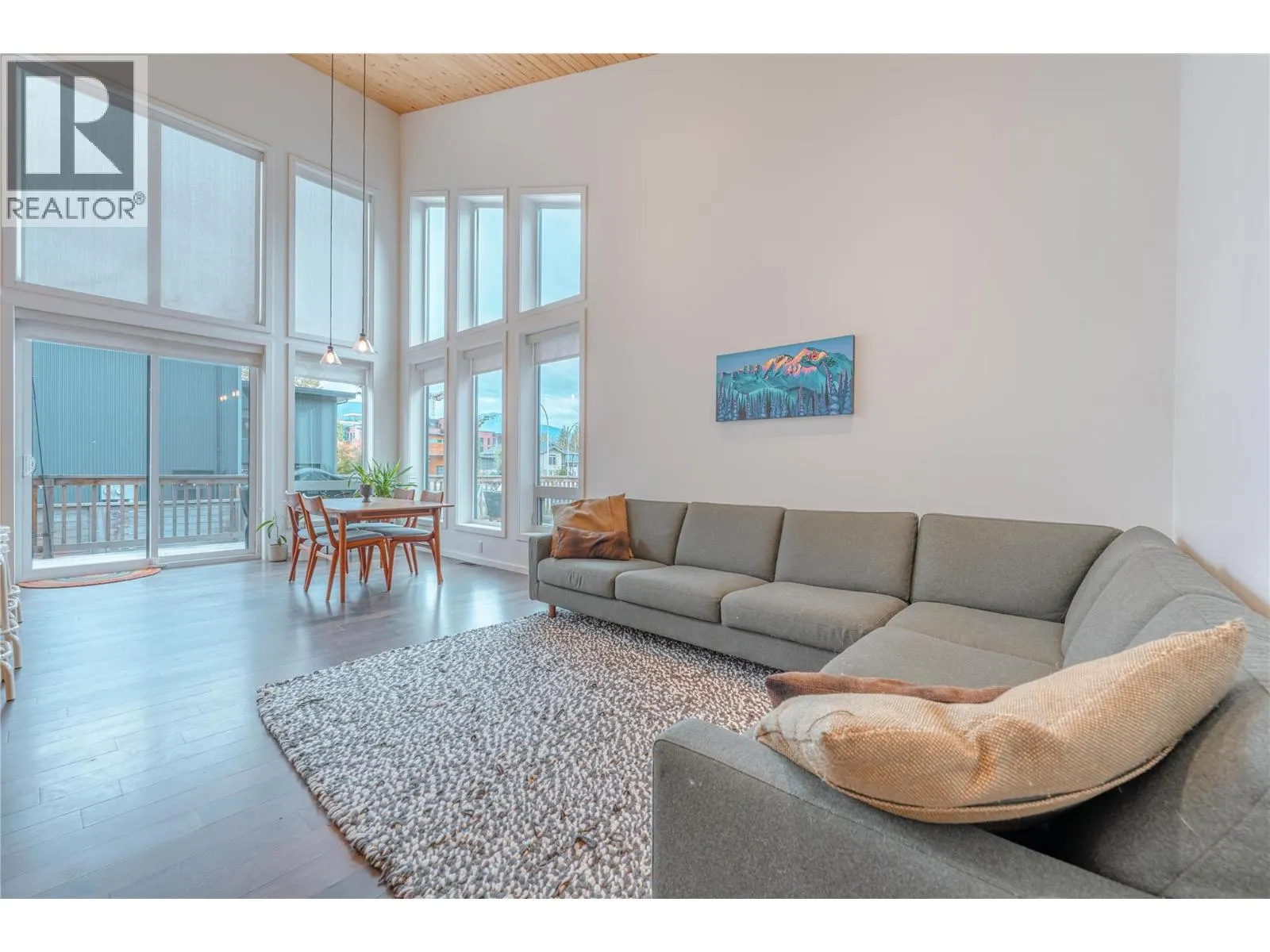1960 Aspen Crescent