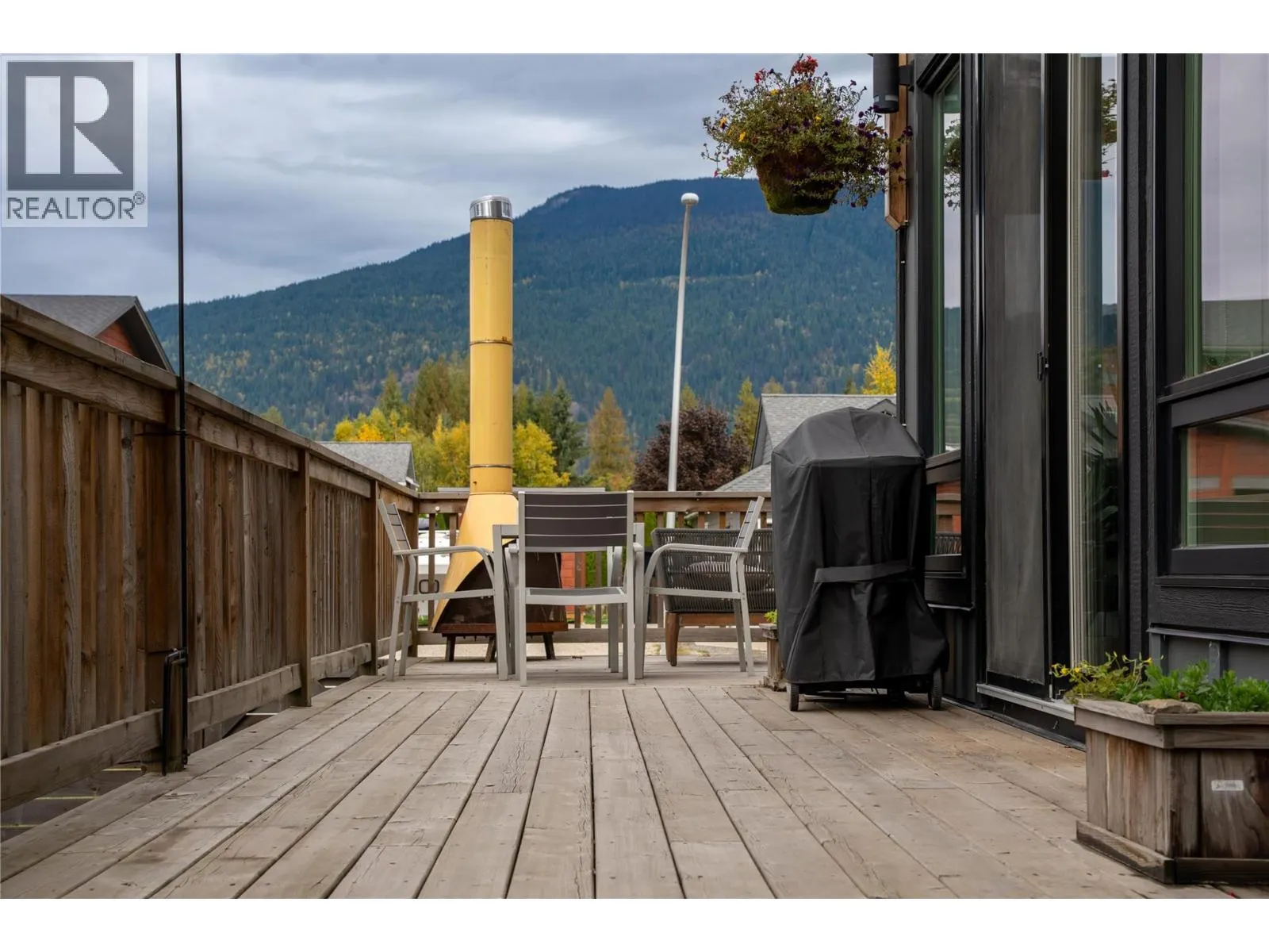 1960 Aspen Crescent