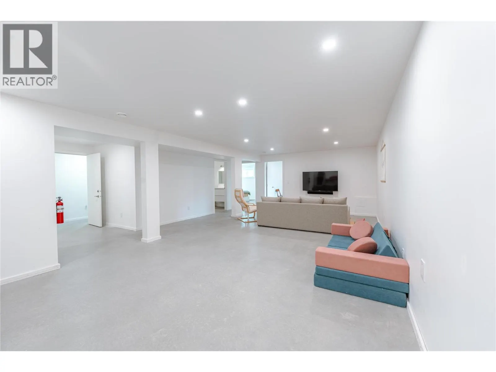 1960 Aspen Crescent