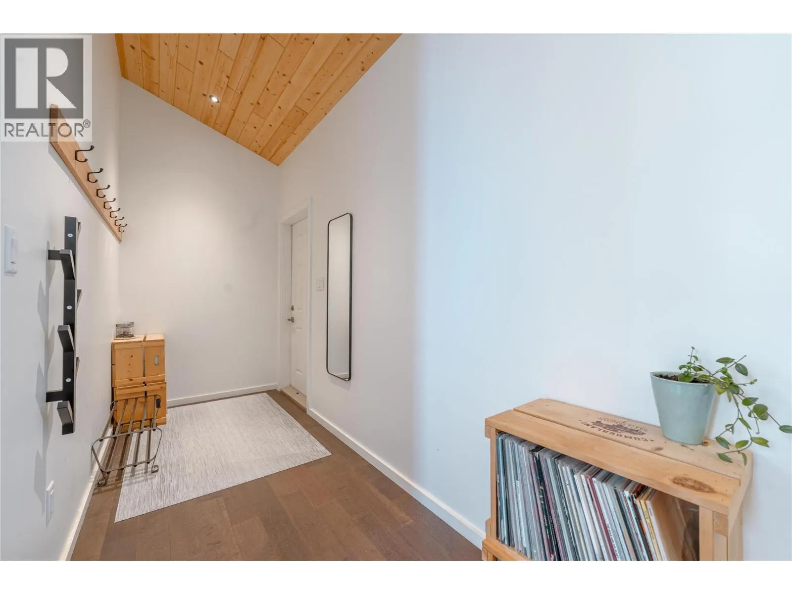 1960 Aspen Crescent