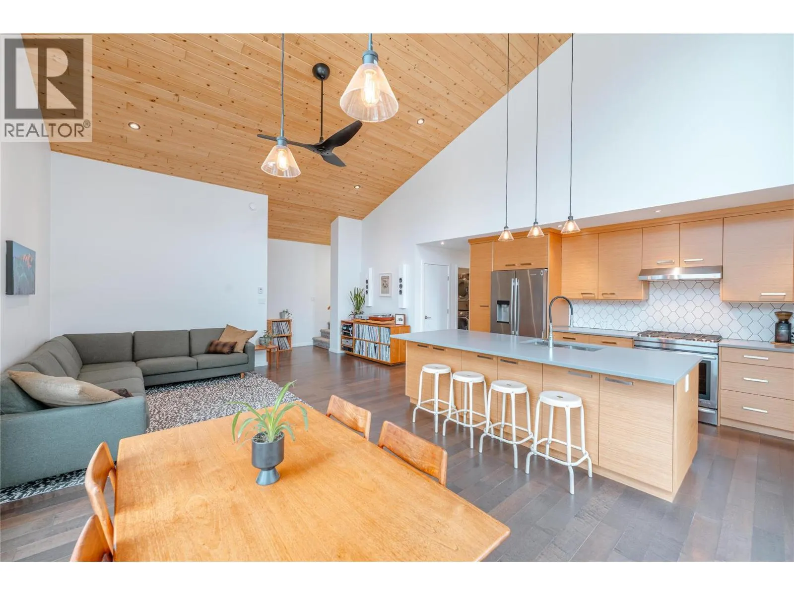 1960 Aspen Crescent