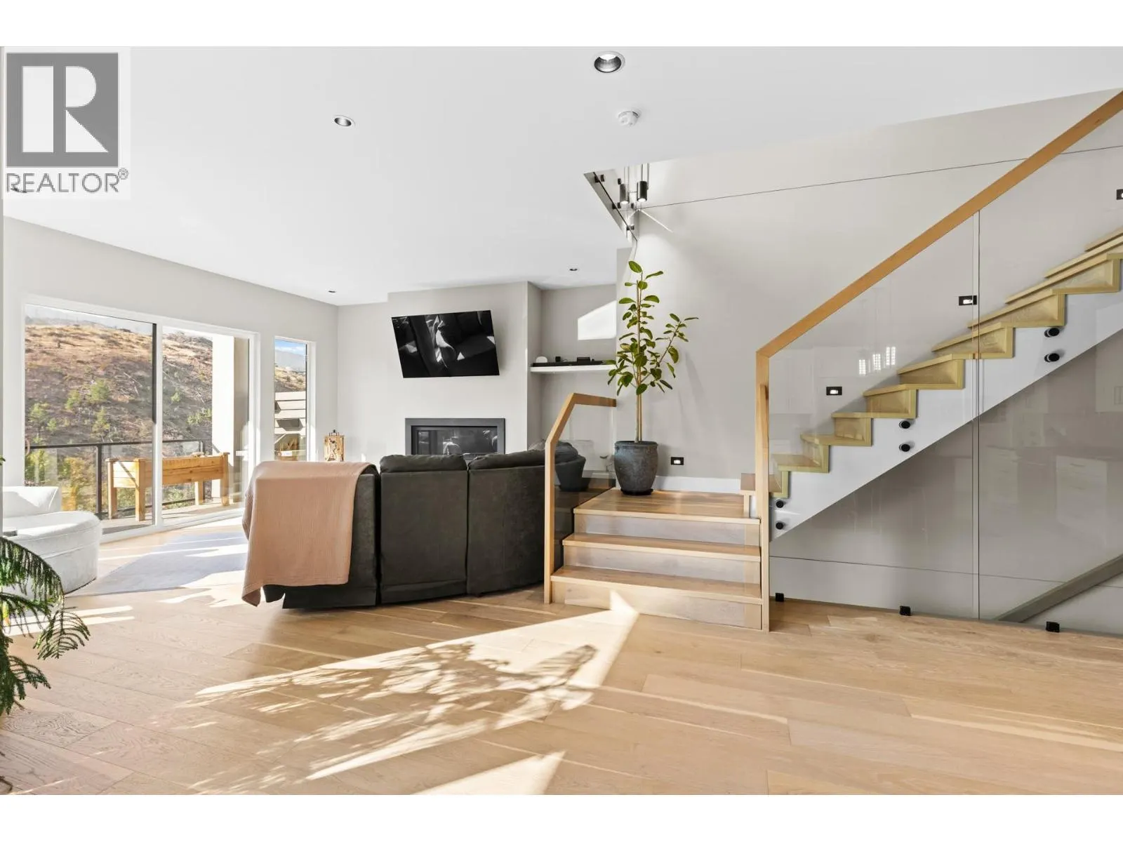 465 Swan Drive