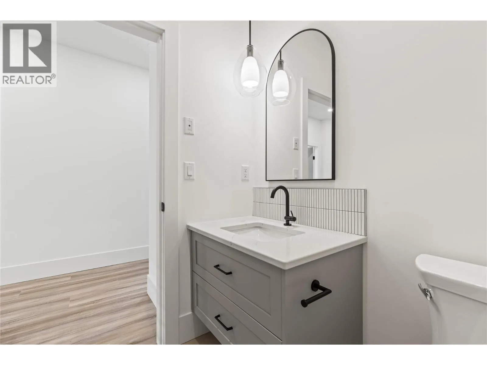 7005/7013 Manning Place